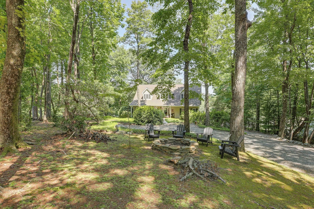 Golf, Hike & Explore: Blue Ridge Mtn Haven w/ Deck