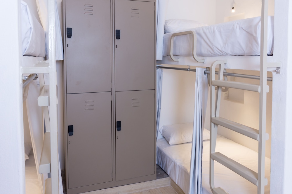 Nomads Party Hotel & Hostel