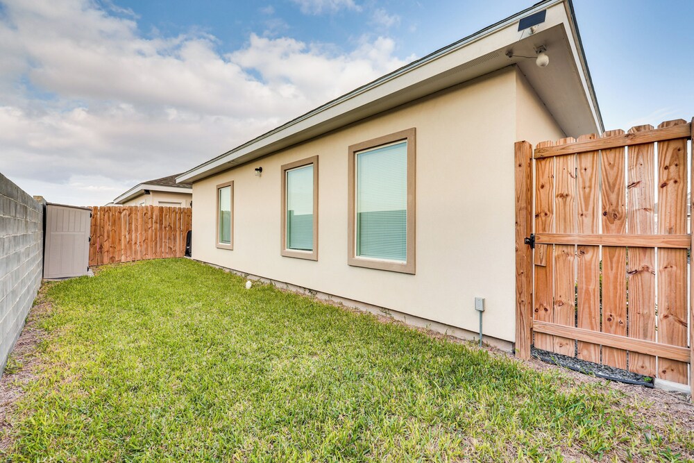 4 Mi to Dtwn: Modern Apartment in Edinburg!