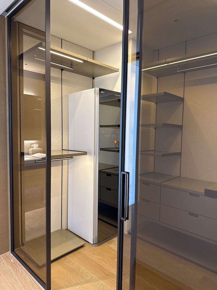 Caelum Black Gangnam Luxury Apt