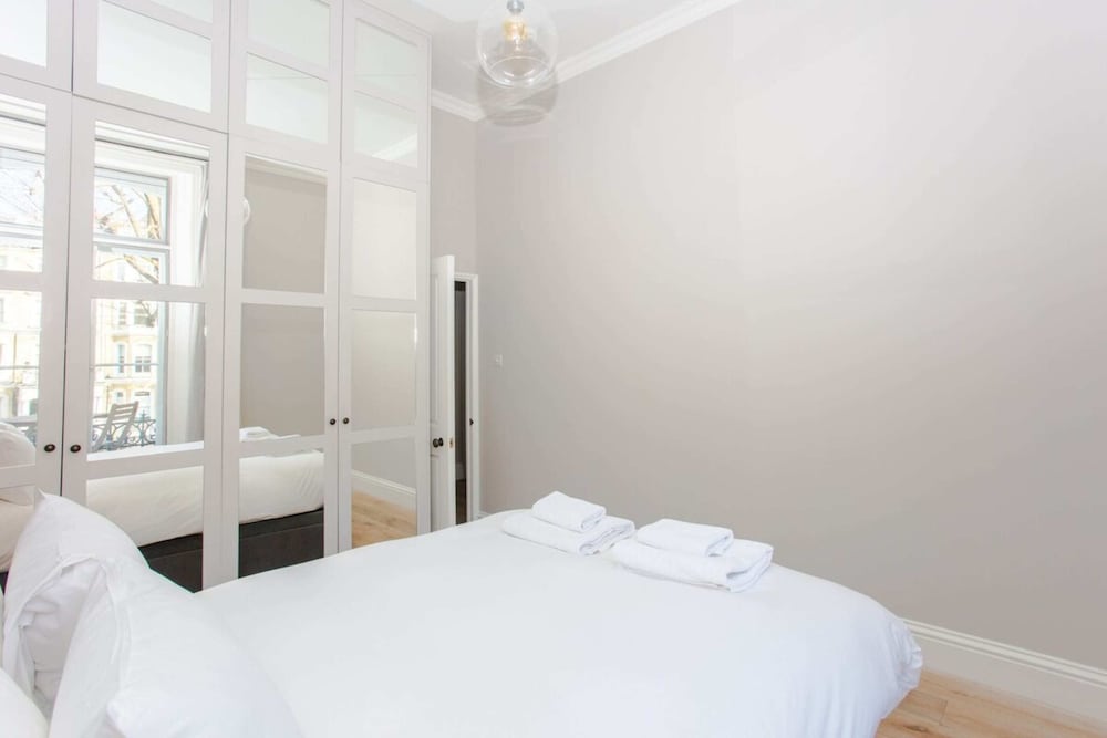 Modern & Spacious 1 Bedroom Apartment in London