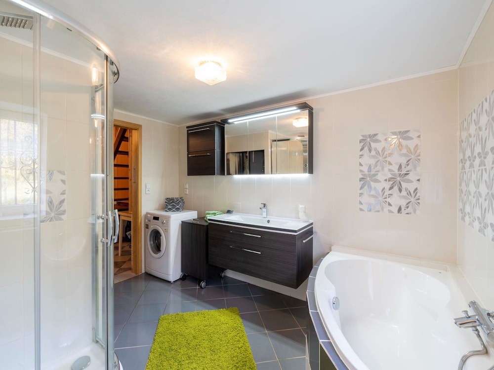 Photo 33