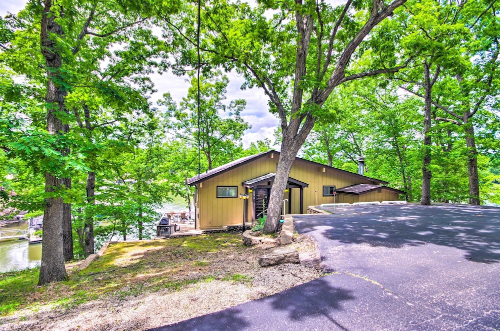 Porch, Dock & Deck: Lake of the Ozarks Oasis! view 5
