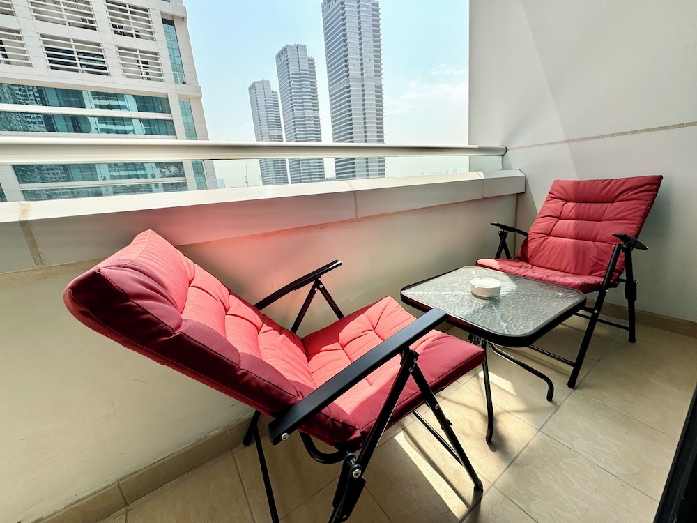Cosmos Living Charming Studio With Balco