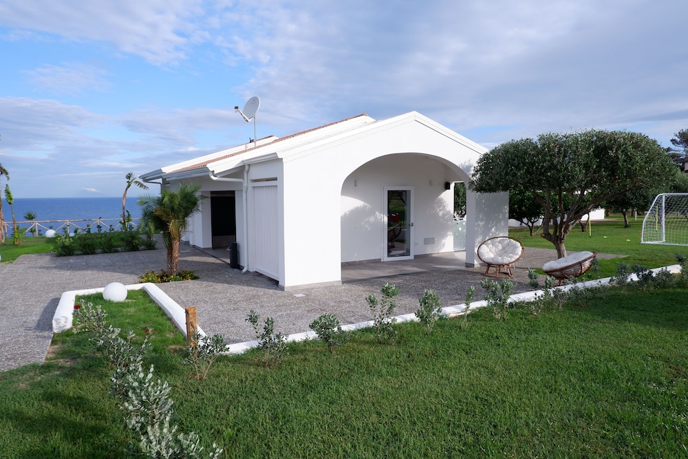 Midenza Seaside & Nature Retreat