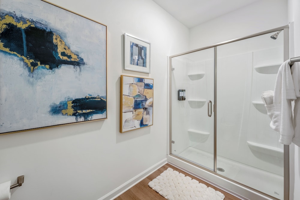 Luxurious Apartments - Pool Gym Bikes