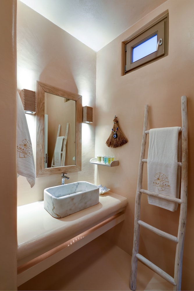 Amalgam Homes Paros