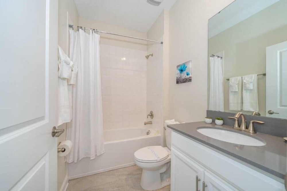 Sleeps 17 - Luxury 6bdhome With Pool Storey Lake