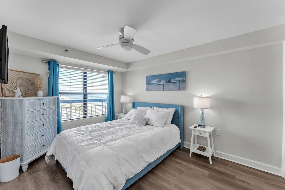 Oceanfront Gem Pool, Balcony, Modern Touch 3 Bedroom Condo