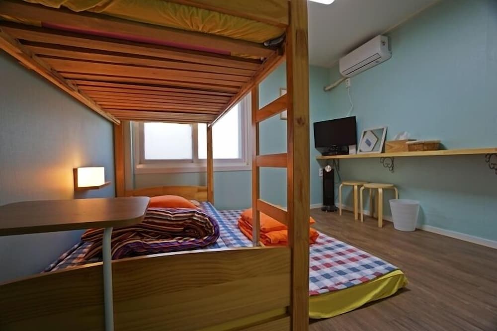 710 Guest house Yellow