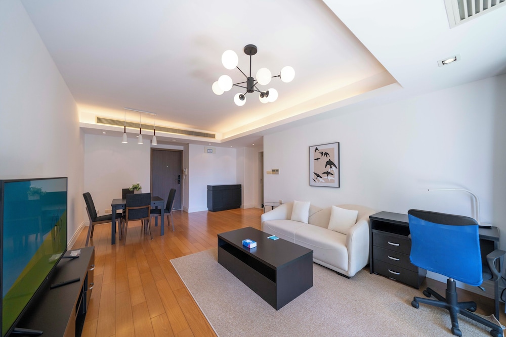 Tyms 1BR 1BA Apt Xujiahui Metro
