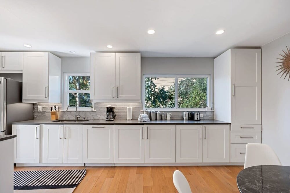 @ Marbella Lane - Chic Abode W/mountain Skyline