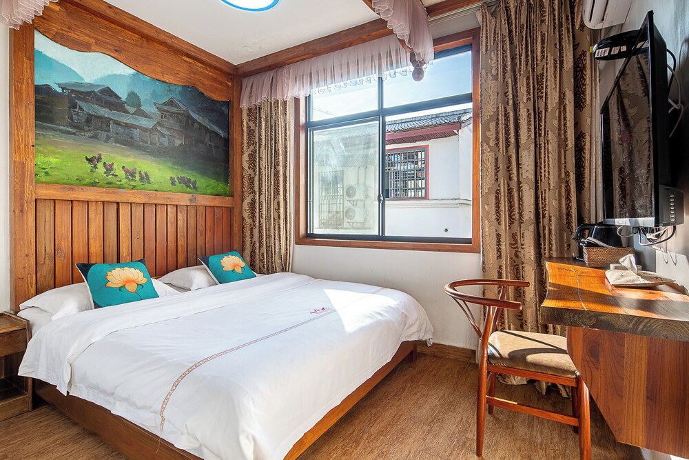 Breeze & Alley Inn