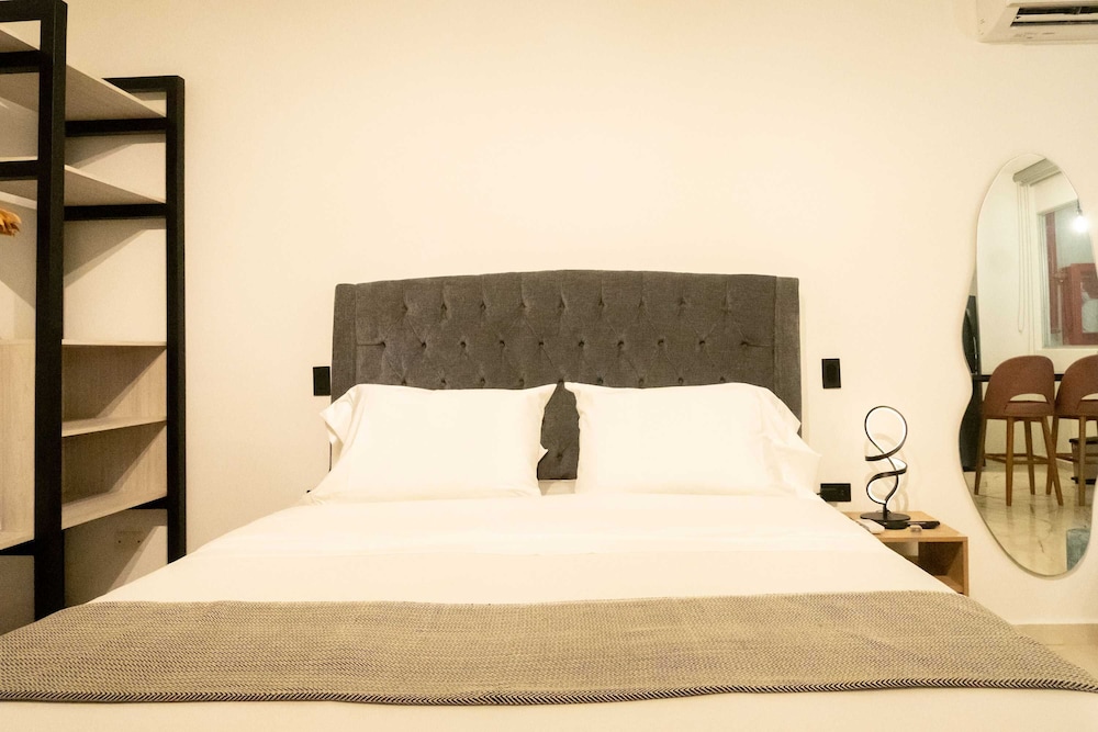 w Inviting 3BR w AC Near Ciudad Amurallada