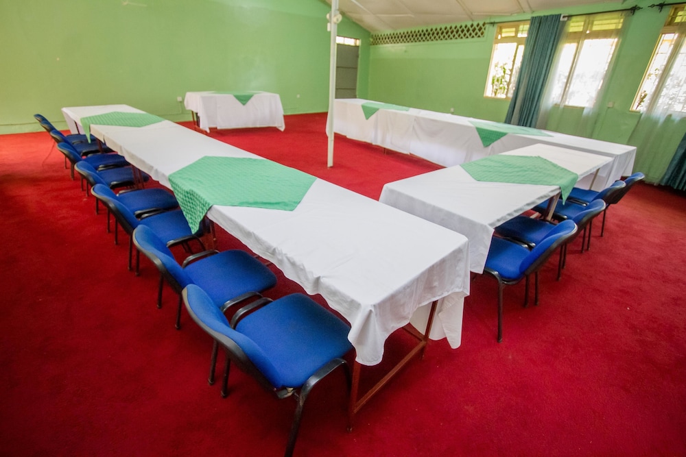 Emirina Travel Hotel