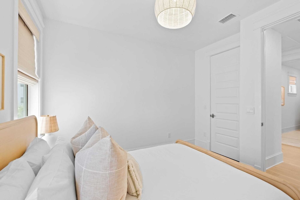 Sleeps 20 2 Homes, 9bdr, Arcade Walk to Blue Mountain Beach Access & Eats