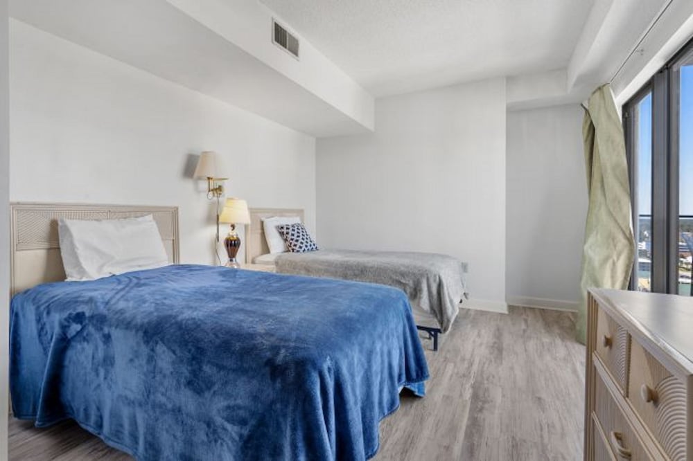 The Palace Resort by Elliott Beach Rentals