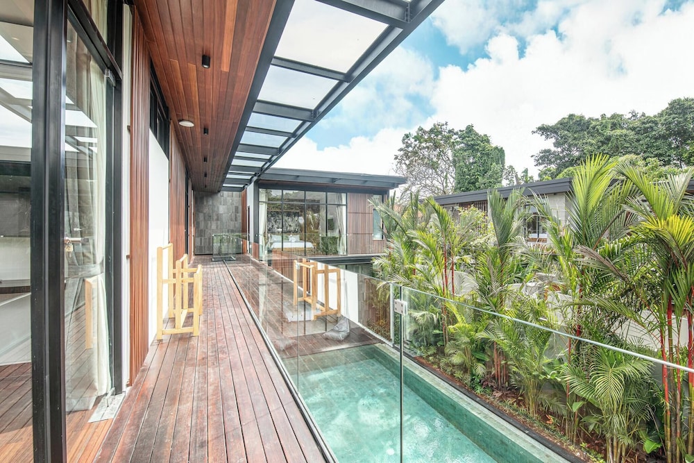 Elegant 6BR Canggu Villa Steps From the Ocean