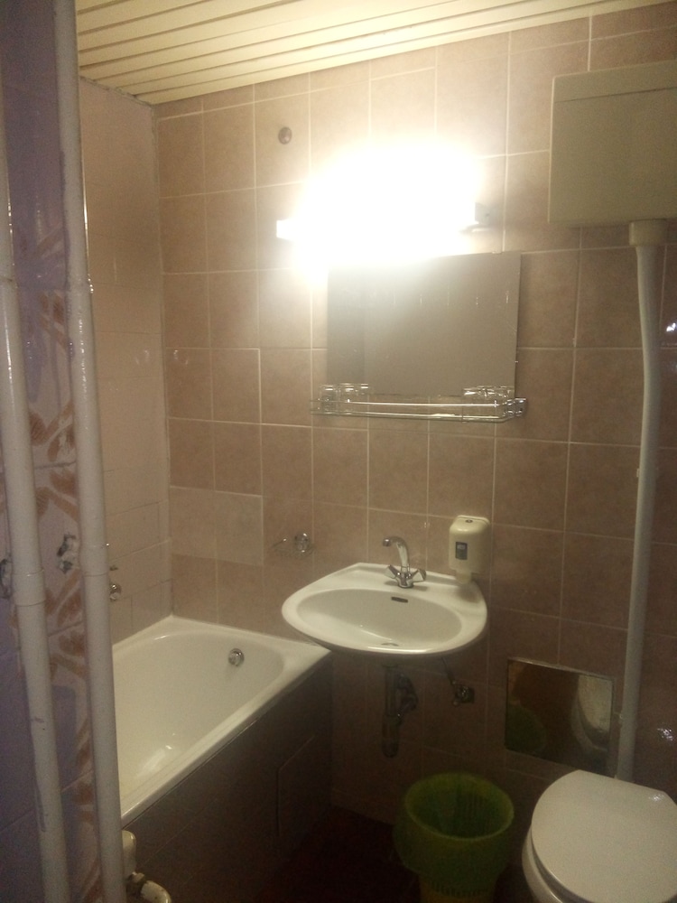 Motel Licki Krovovi view 4