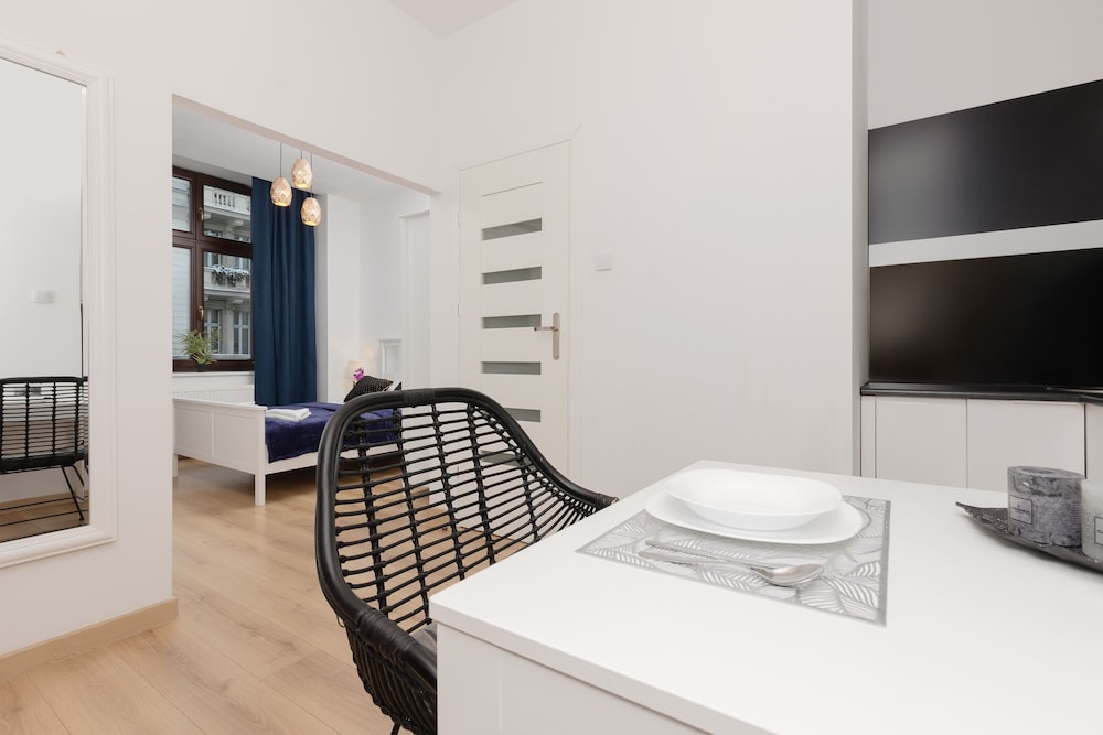Piotrkowska Studio Łódź by Renters view 2