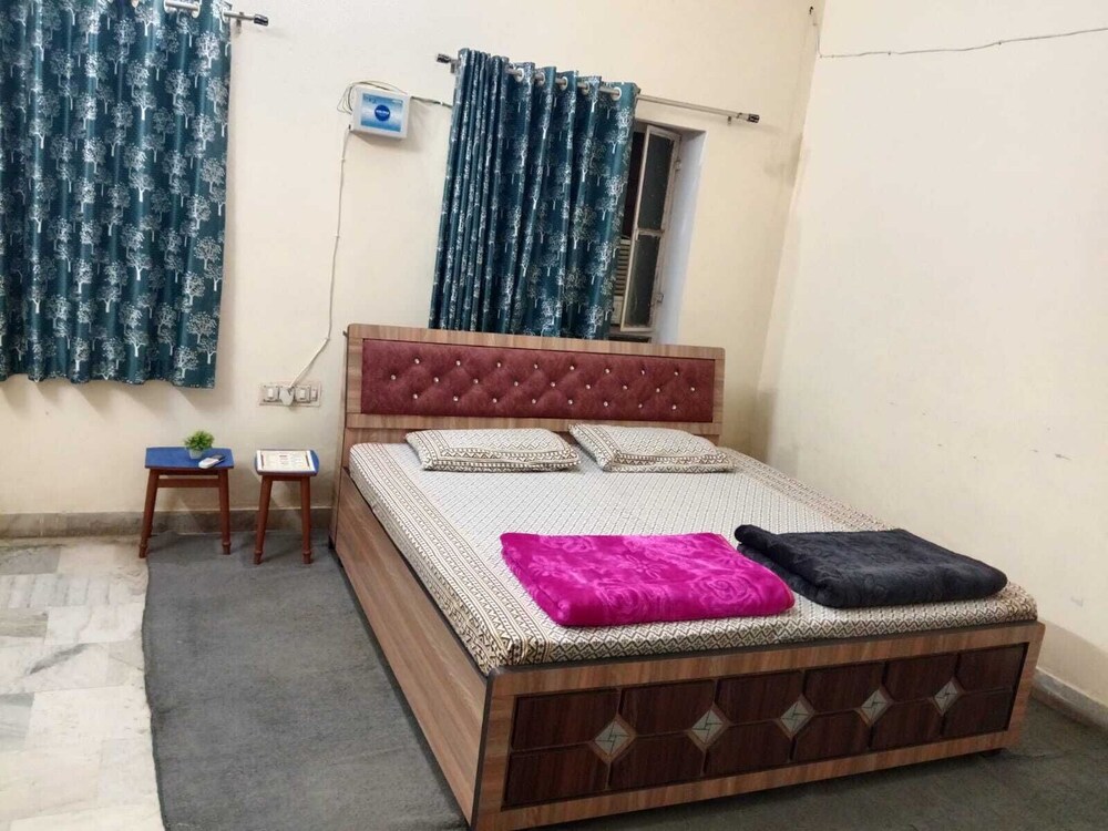 Shyam Luxurious Huts & Guest House