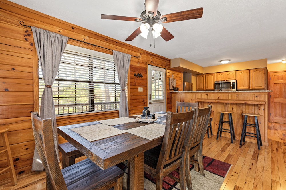 Bear Hideaway Cozy 3BR Cabin