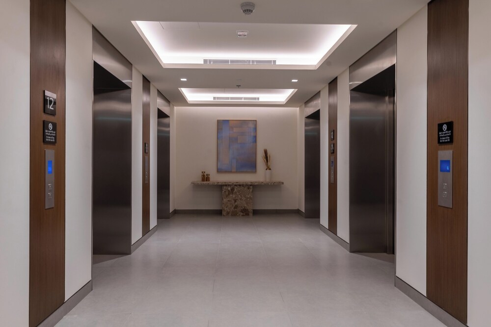 GLOBALSTAY. Creek Edge Tower Apartments