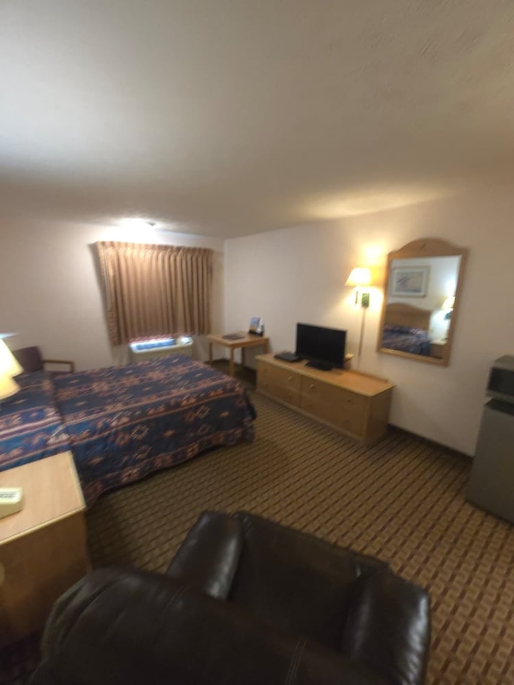 Capital O Roadside Inn Thedford NE 2