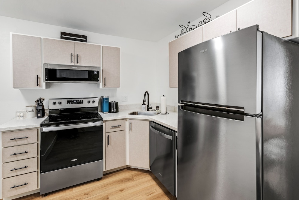 Beautiful Ski-in/ski-out Condo Located On The Eagle Point Resort! 1 Bedroom Condo by RedAwning view 5