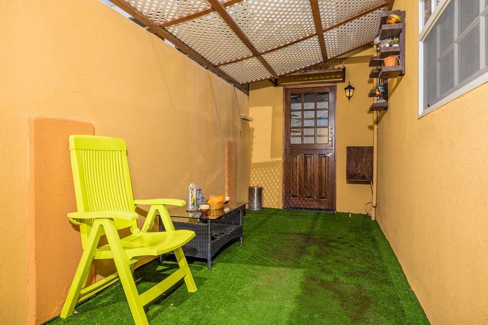 Urban 5BR Private Pool Getaway 10 Min- Bch