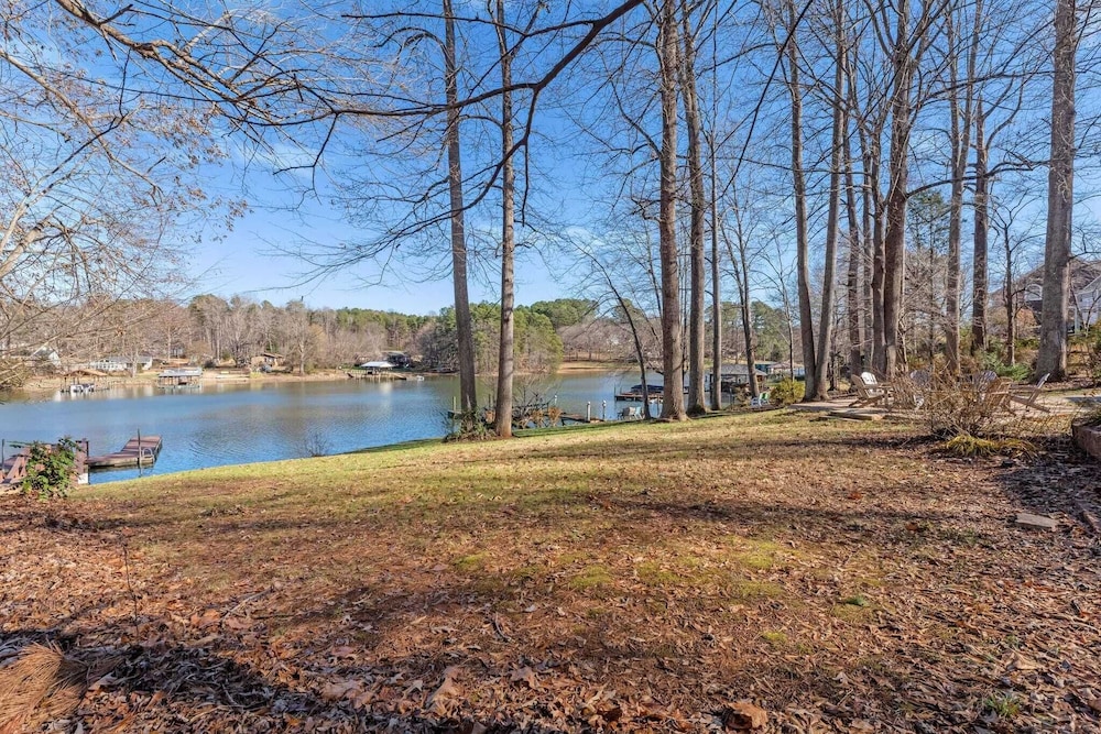 Waking Up Norman Lakefront Getaway, Fire Pit & Lake Views