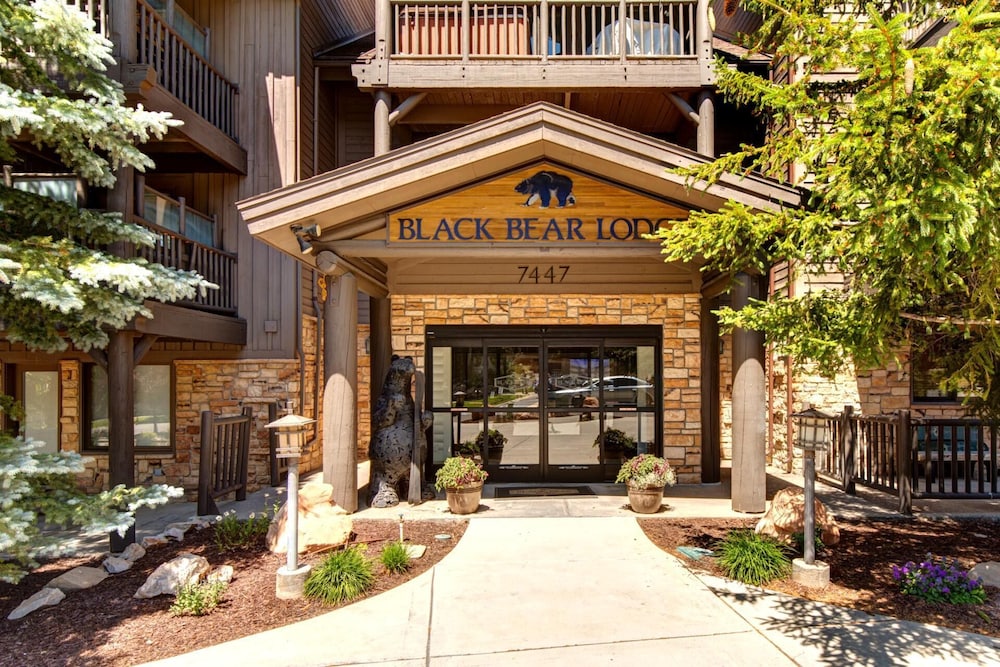 Black Bear Lodge KBM Resorts Walk to Slopes and Restaurants, Hot Tub, Elevator Access 2 Units, 4 Bedrooms BBL Ml-2744