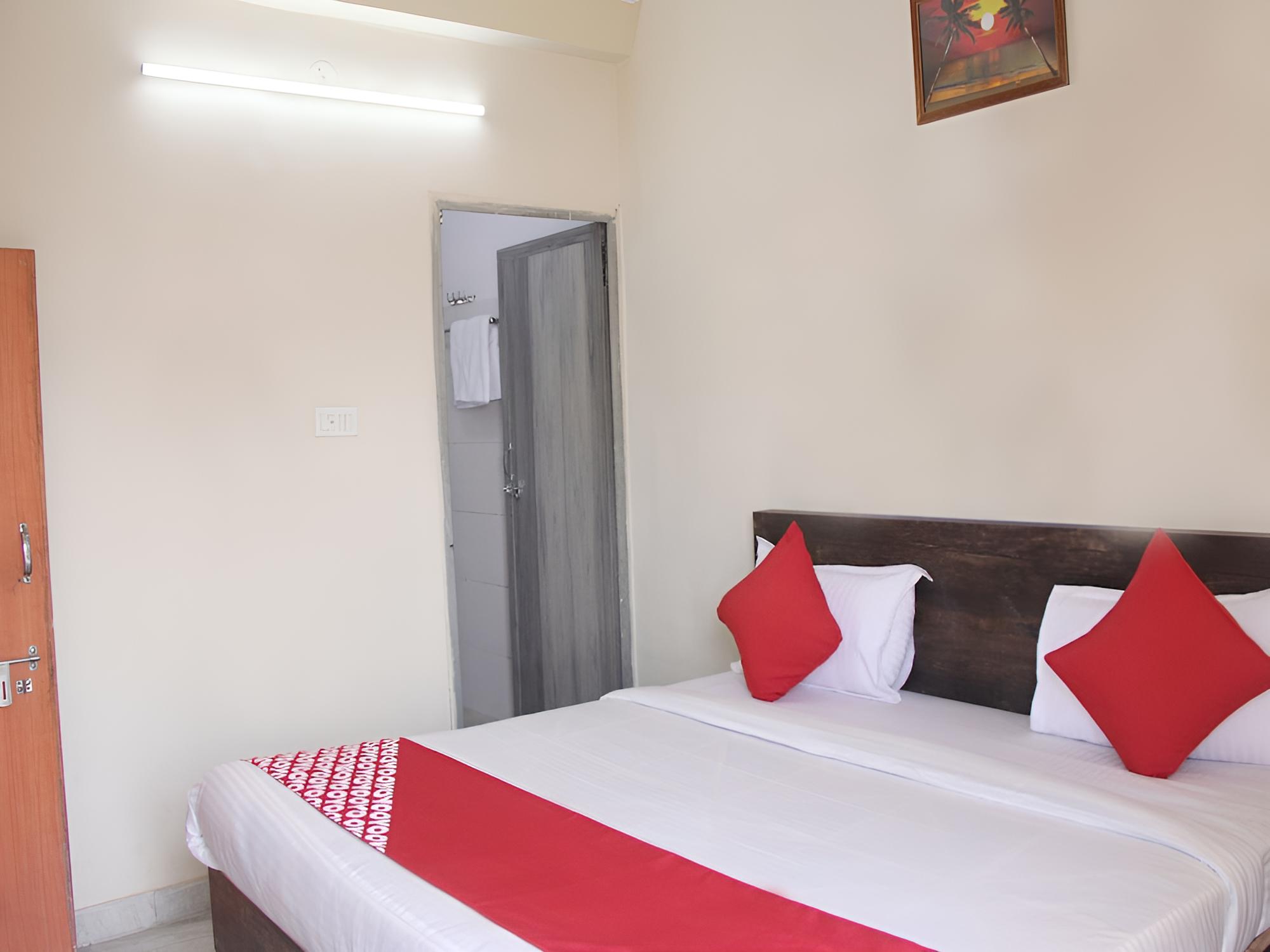 OYO 14066 hotel Govindi palace