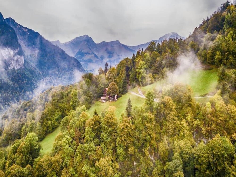 Chalet in Rossiniere Near Glacier & Lake