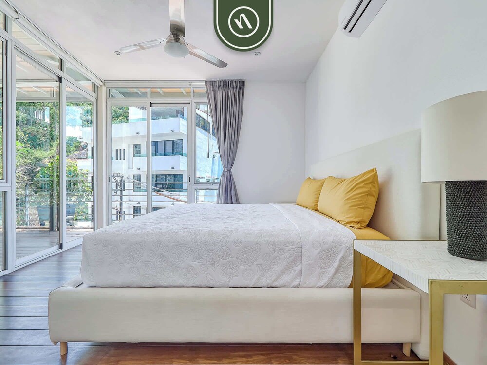 Ecofriendly 2BR Condo - Private Jacuzzi - Rooftop