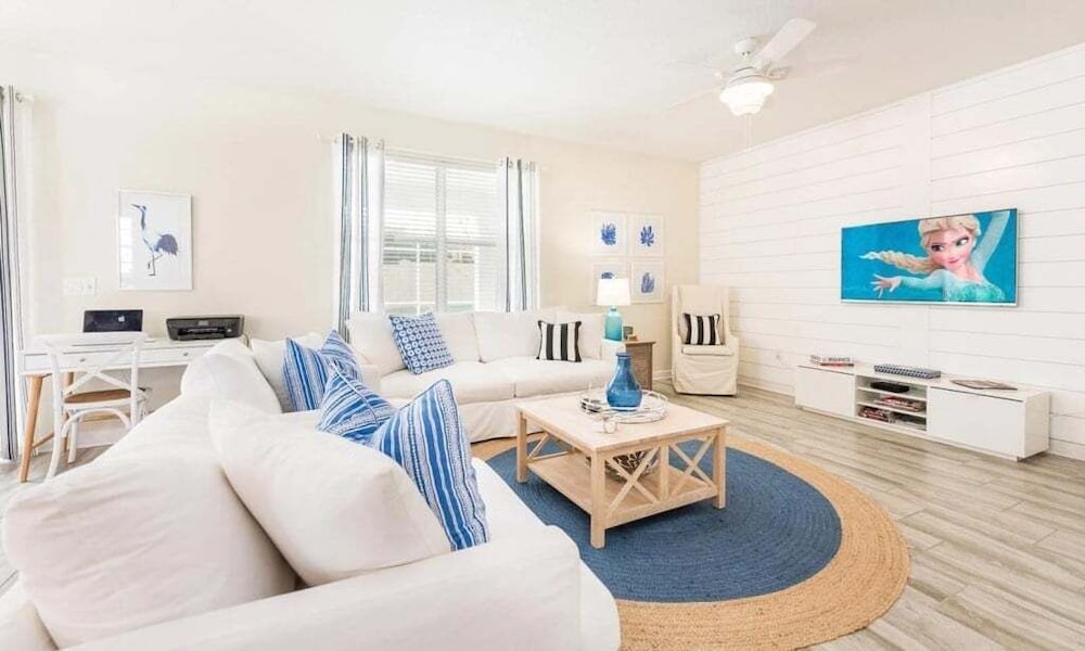 Spacious 5 Bed Pool Home With Game Room 5 Bedroom Home