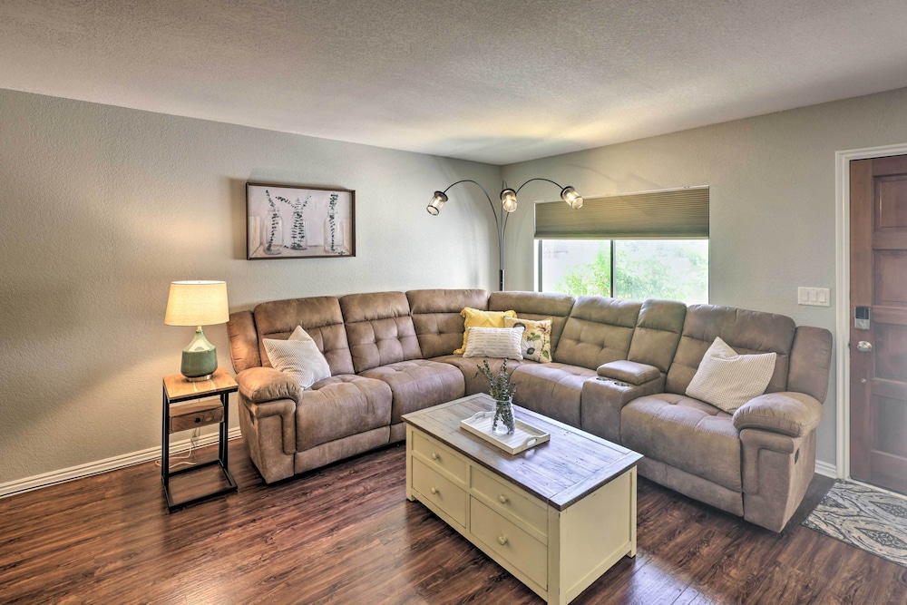 Lake Havasu Condo w/ Patio + Community Pool!