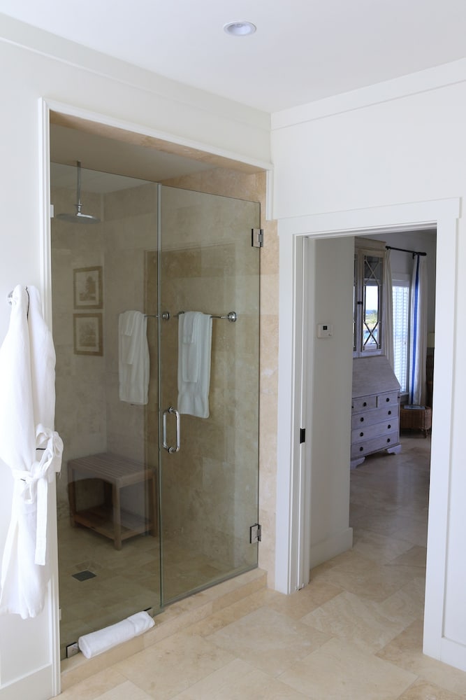 The Sandpiper Inn & Cottages