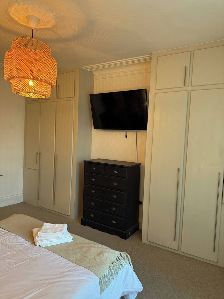 Bright 4-bedroom Maisonette in Gateshead