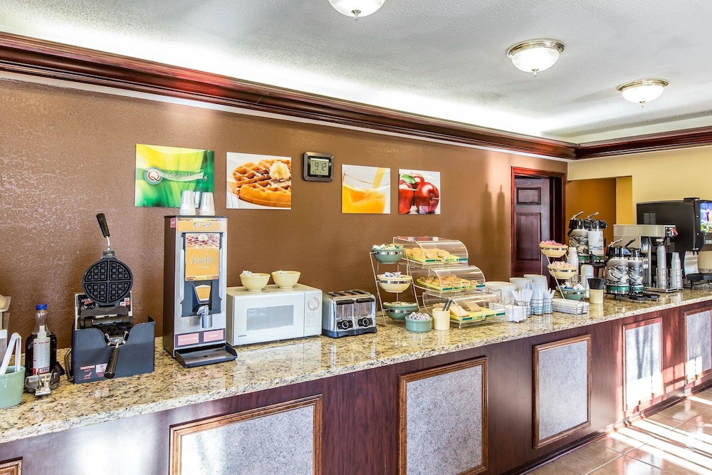 Macon Vacations - Quality Inn Suites Macon North - Property Image 9