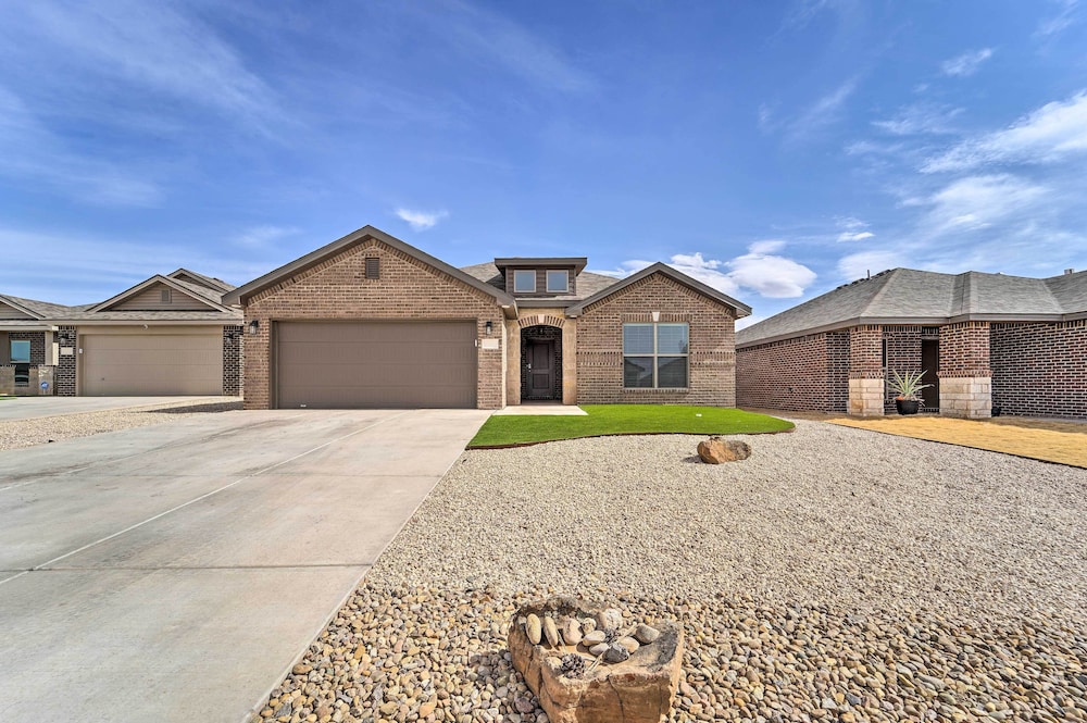 Wolfforth Home w/ Yard ~ 14 Mi to Lubbock in Wolfforth, US