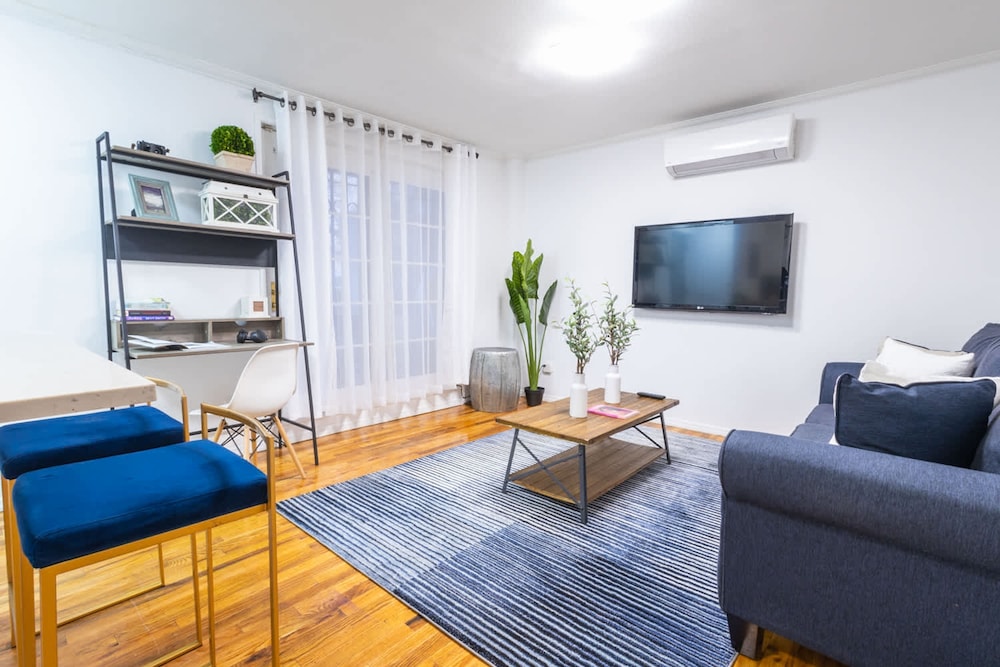 26-1c Gramercy Large 1BR WD
