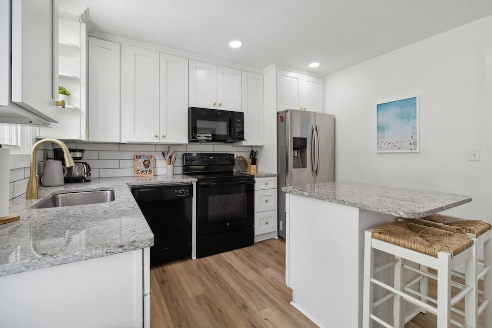 Chic Retreat Near Downtown Nashville 3 Bedroom Home by RedAwning