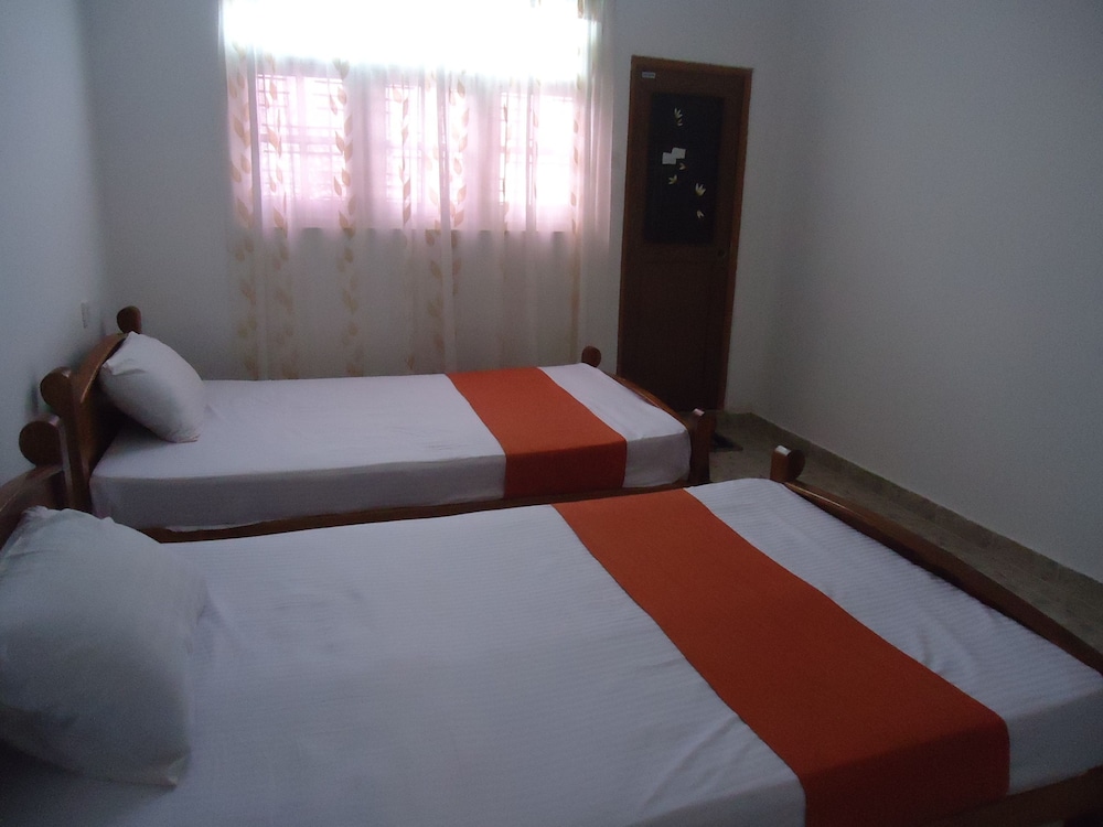 Flower Seven Hotel