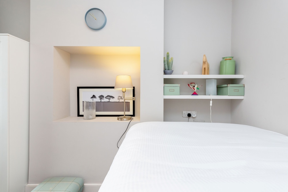 Vauxhall Park Views - 2 Bed Flat by BaseToGo
