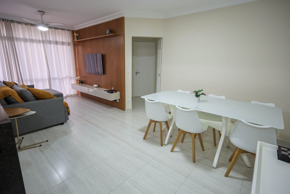 Apto Completo com Wi-fi Ar-cond a 200m da Praia