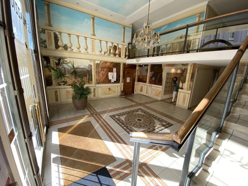 One Bedroom Apartment in the Center of Cannes a few Steps From the Beaches and the Conference Center - 2005