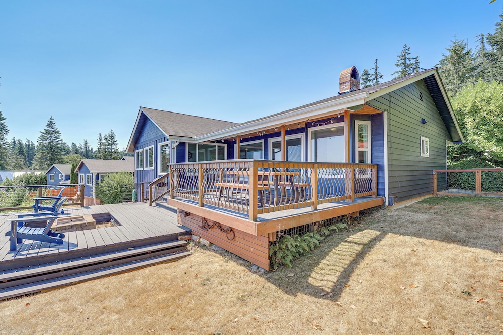 Mtn-view Camano Island Retreat Overlooking Beach