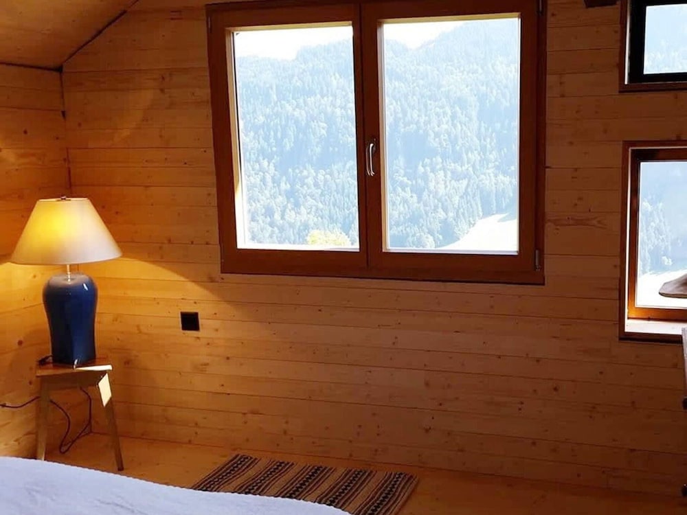 Chalet in Rossiniere Near Glacier & Lake