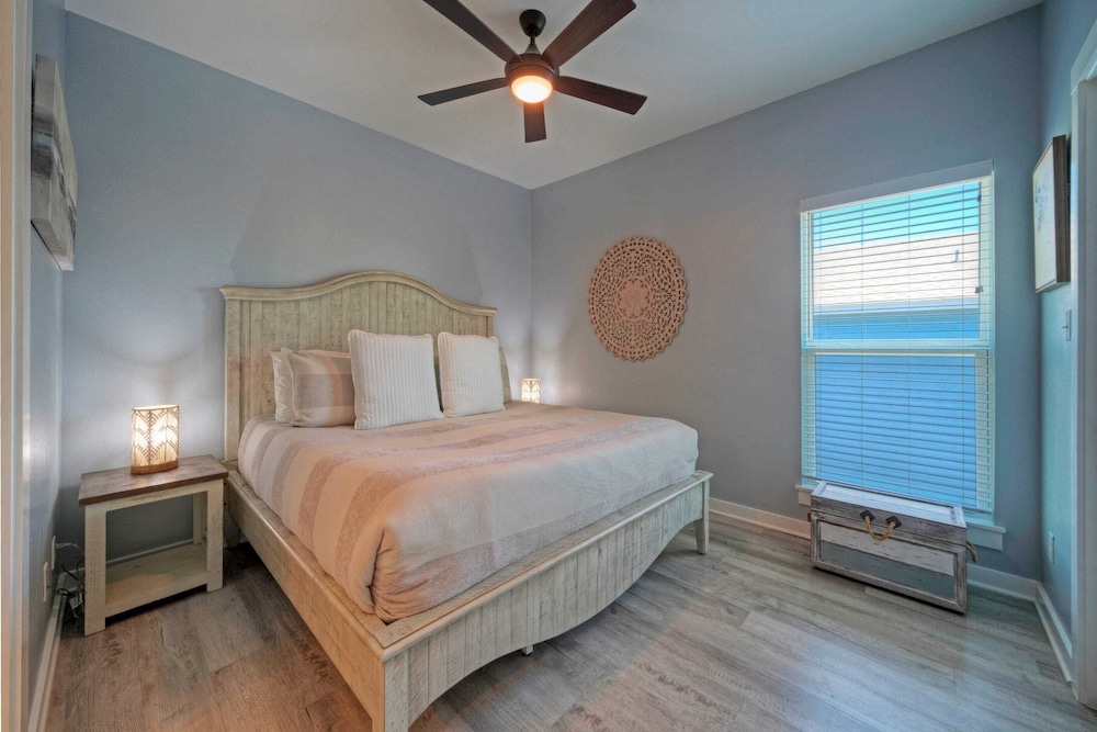 Family-friendly Beach Home Bbq, Patio & Fire Pit & Mins to Beach Bottom's Up by Avantstay